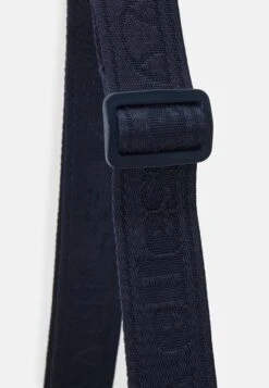 Ellesse Melba Unisex - Borsa A Tracolla - Dark Green 5 Ellesse Melba Unisex - Borsa A Tracolla - Dark Green -Ellesse 037ac535b05f447eb26b085cc012356c