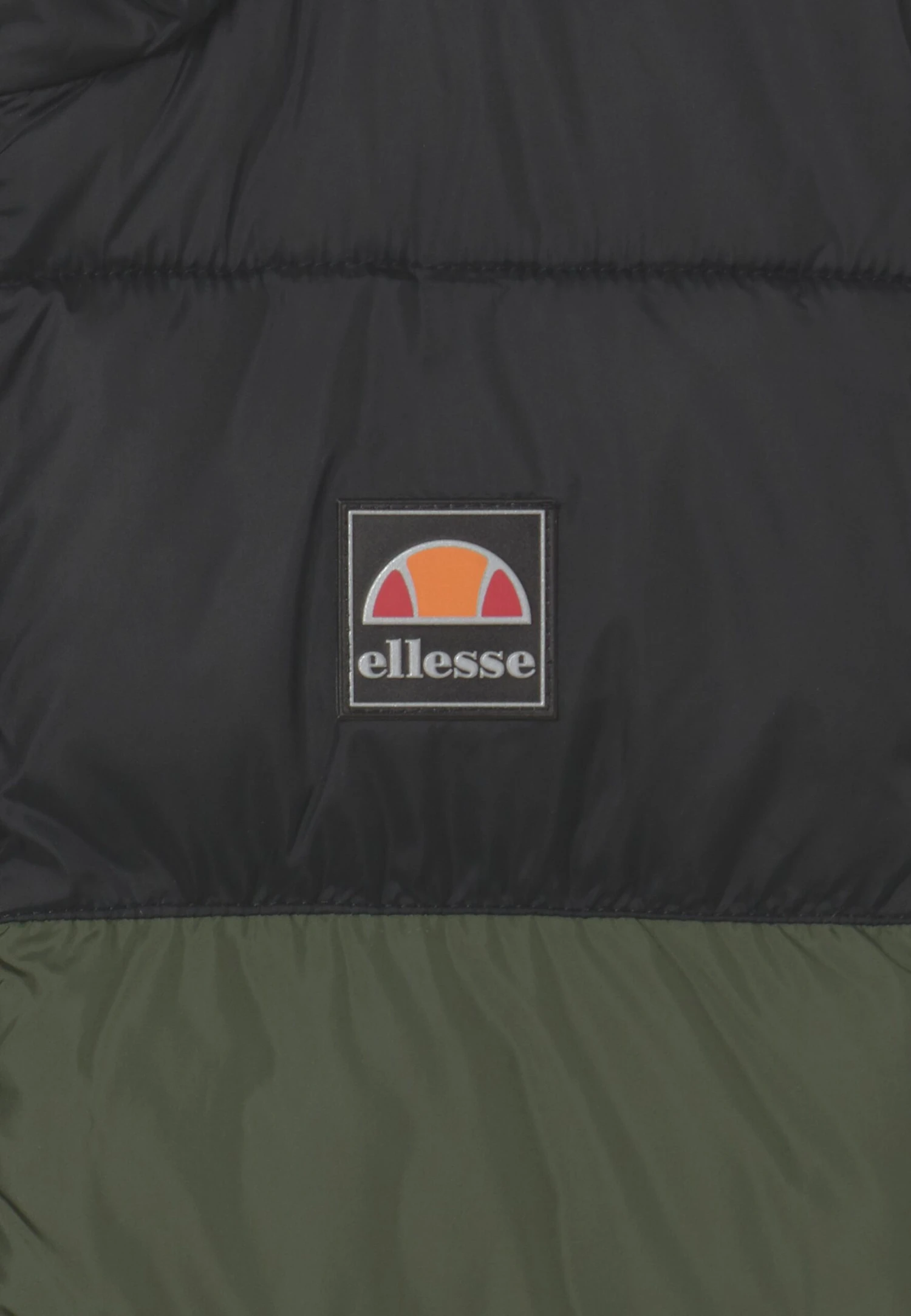 Transo Padded UnisexGiacca InvernaleBlack/Dark Green Bambini Abbigliamento outwear EL943F005-Q12 Ellesse Transo Padded UnisexGiacca InvernaleBlack/Dark Green Bambini Abbigliamento Outwear EL943F005-Q12 -Ellesse 0c7d3ee8d8004591aca66f2d3d5aa417 scaled