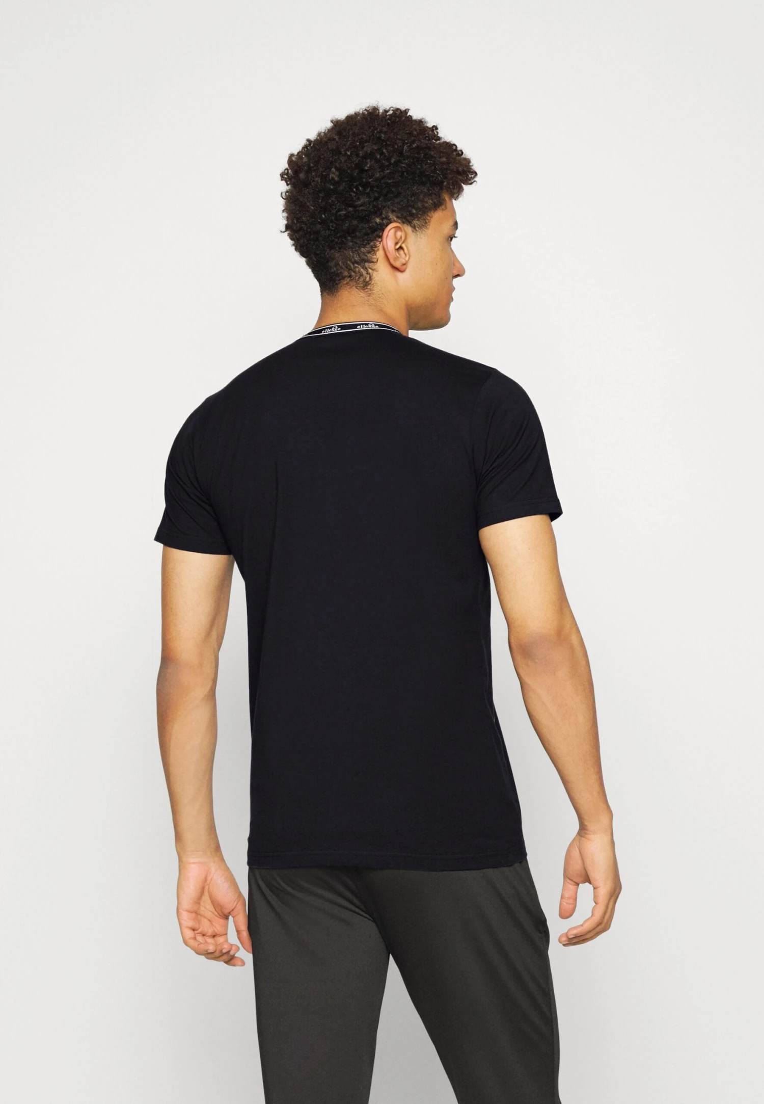 Alona - T-Shirt Con Stampa - Black Ellesse Alona - T-Shirt Con Stampa - Black -Ellesse 12facfca85394dbfaea509f0a647820c scaled