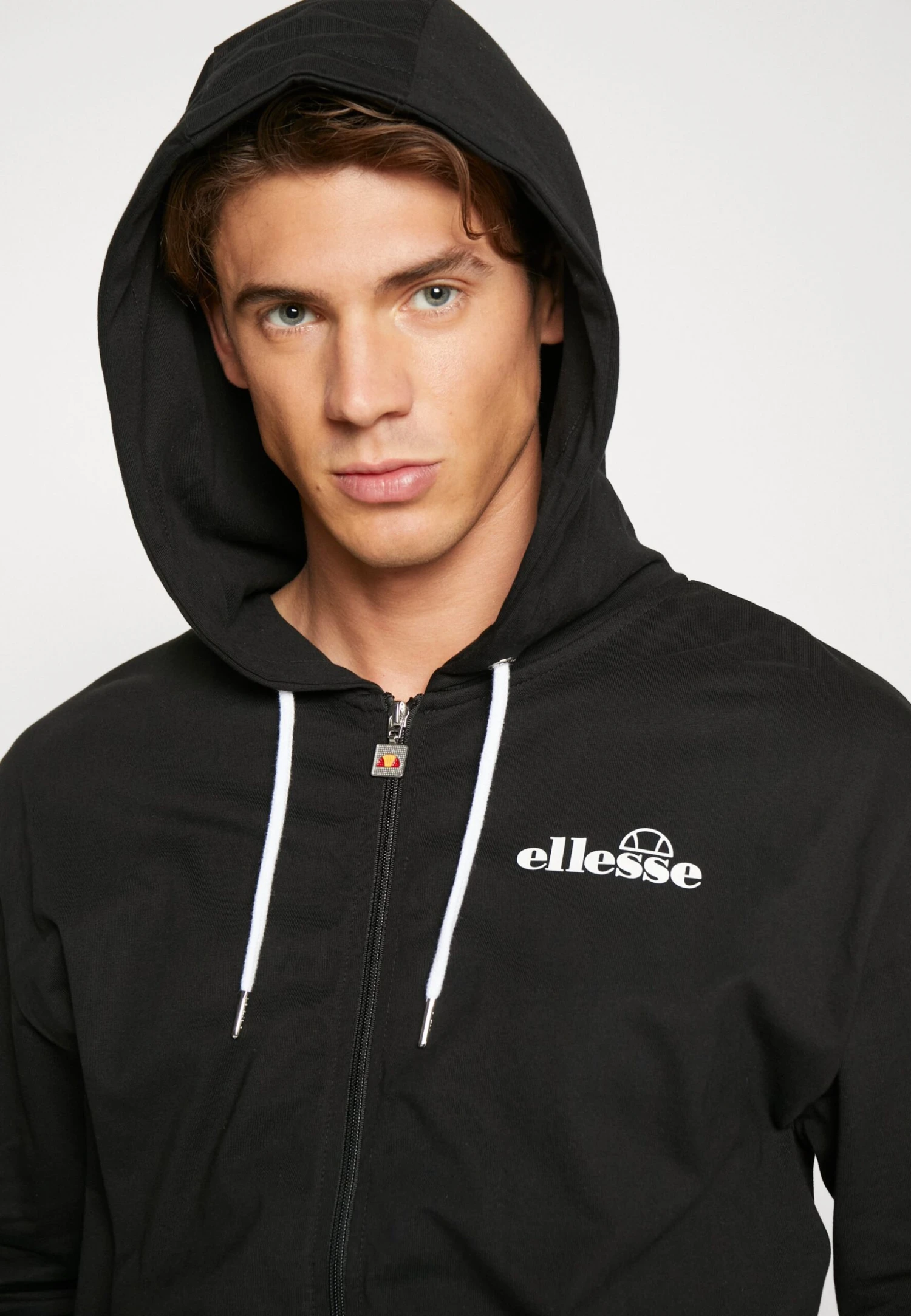 BeviloPigiamaBlack Uomo Per la notte EL982M00I-Q11 Ellesse BeviloPigiamaBlack Uomo Per La Notte EL982M00I-Q11 -Ellesse 160e0fd7b87846d7902be651d3faf638 scaled