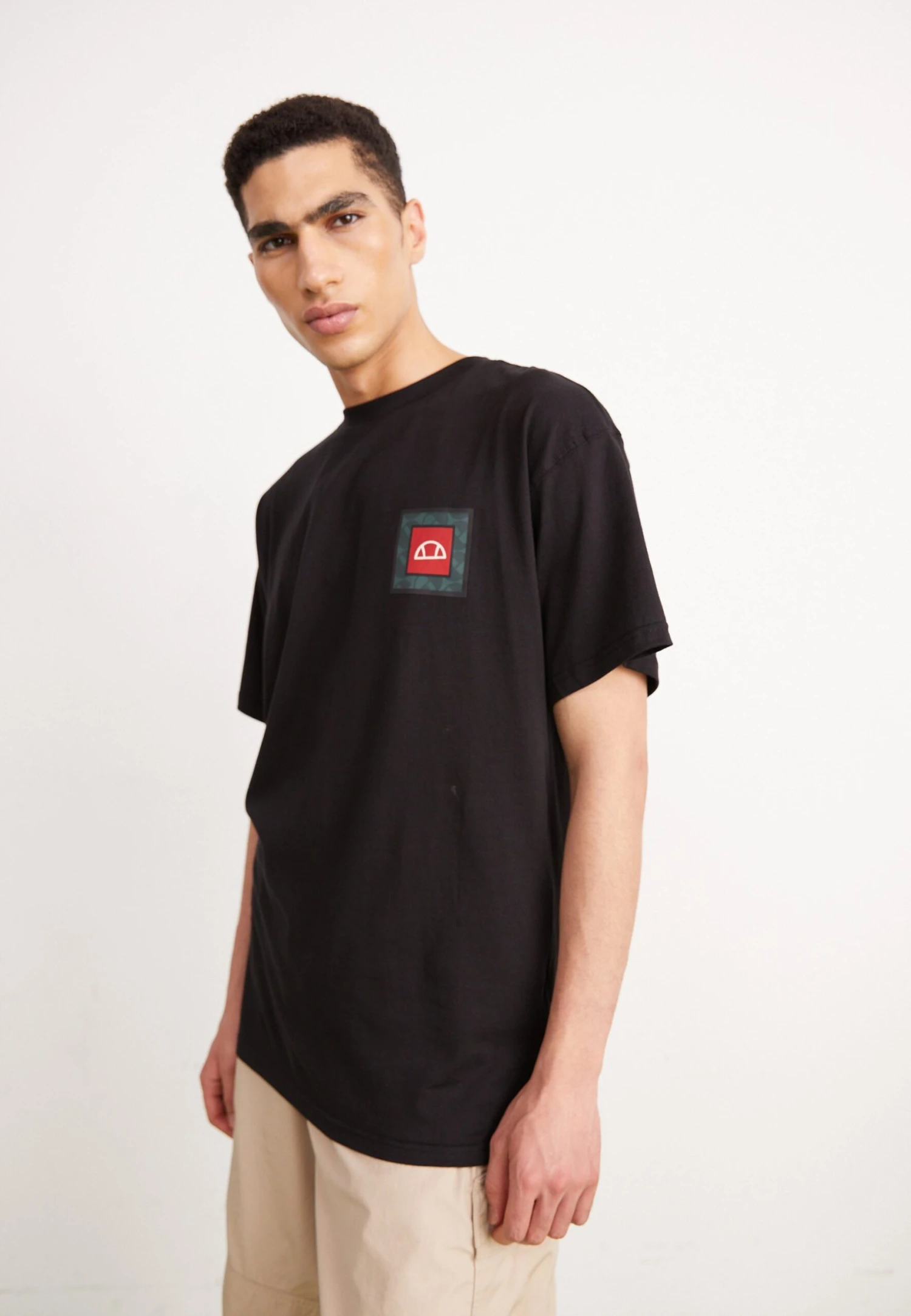 Portier TeeT-Shirt Con StampaBlack Uomo T-shirt e polo EL922O0I2-Q11 Ellesse Portier TeeT-Shirt Con StampaBlack Uomo T-shirt E Polo EL922O0I2-Q11 -Ellesse 1a496a99c871495290a8b4bc62545090 scaled