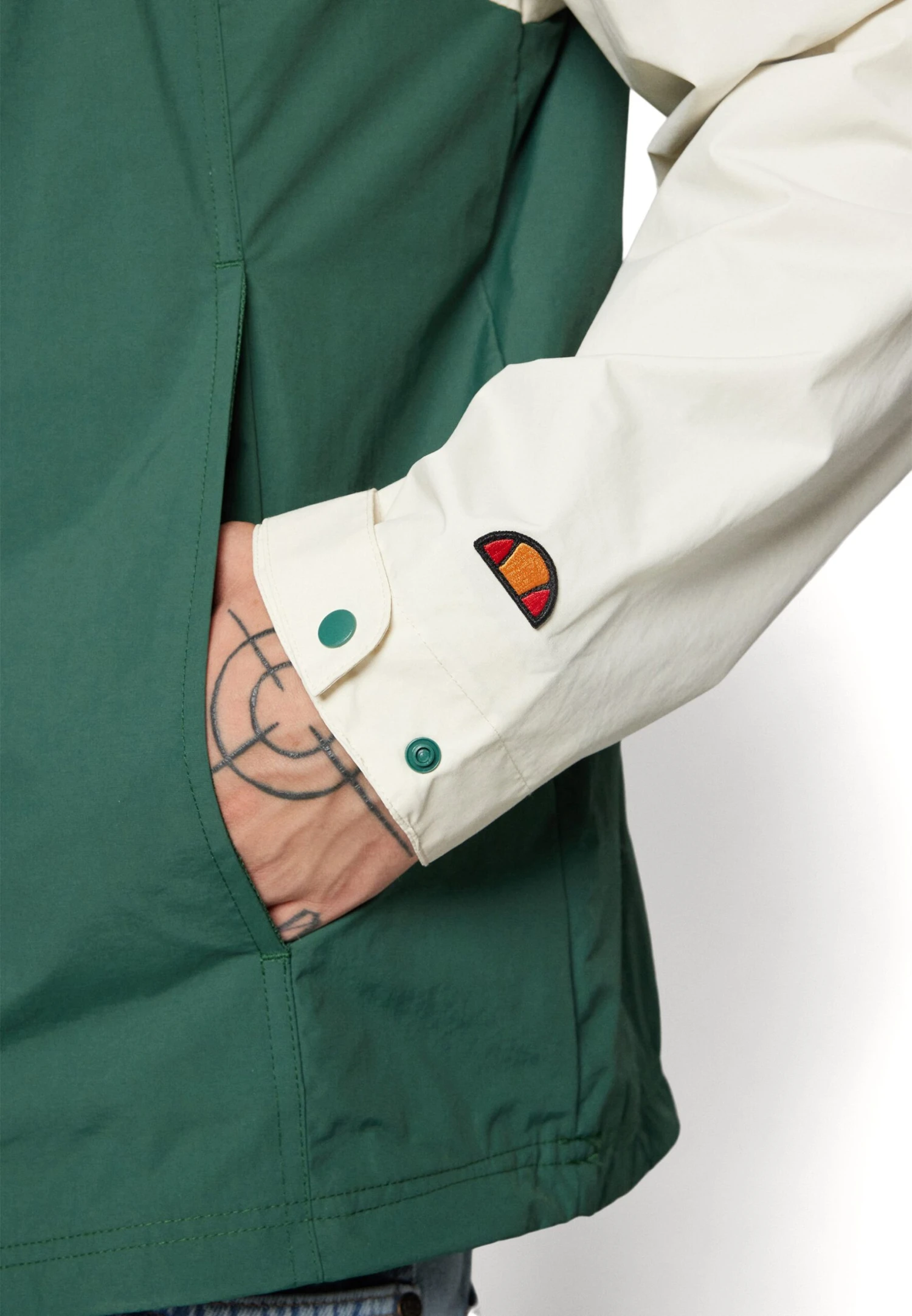 Pierleoni JacketGiacca LeggeraDark Green Uomo Giacche EL922T0A3-M11 Ellesse Pierleoni JacketGiacca LeggeraDark Green Uomo Giacche EL922T0A3-M11 -Ellesse 1b0864d7befc4a3bb9130ded26a02572 scaled