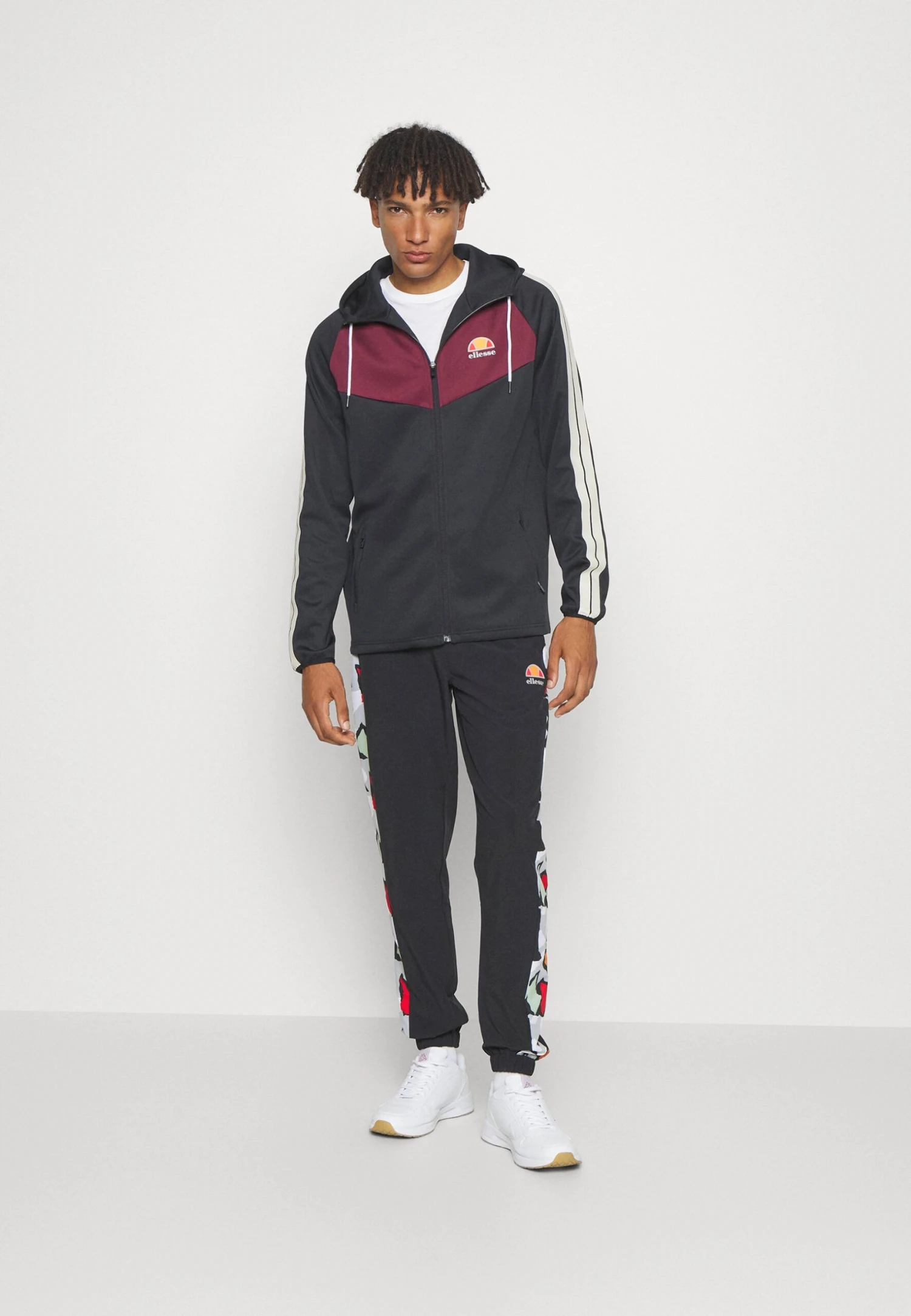 Timota HoodieFelpa Con ZipBurgundy Uomo Abbigliamento EL942G036-G11 Ellesse Timota HoodieFelpa Con ZipBurgundy Uomo Abbigliamento EL942G036-G11 -Ellesse 200c88b63a454b14a17077a950237c5f scaled