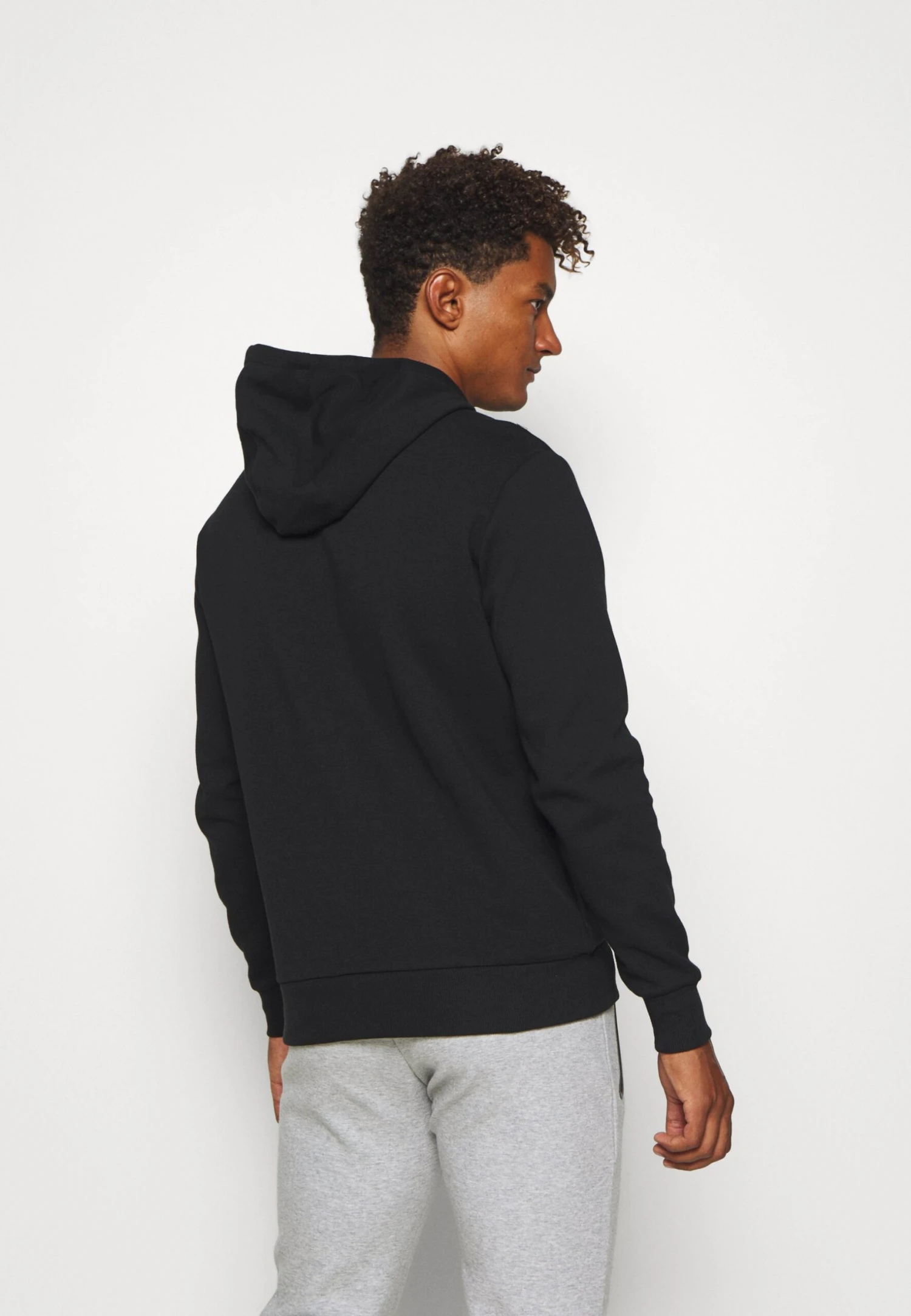 CaslinoFelpa Con CappuccioBlack Uomo Maglieria e Felpe EL942G00O-Q11 Ellesse CaslinoFelpa Con CappuccioBlack Uomo Maglieria E Felpe EL942G00O-Q11 -Ellesse 243602cbce8d4e5d8fcba7a904fc160f scaled