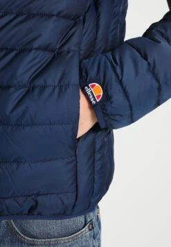 Ellesse LombardyGiacca Da Mezza StagioneDress Blues Uomo Giacche EL922L007-K11 6 Ellesse LombardyGiacca Da Mezza StagioneDress Blues Uomo Giacche EL922L007-K11 -Ellesse 2b16476c7cb04ff2a3482bff3aacdcb6