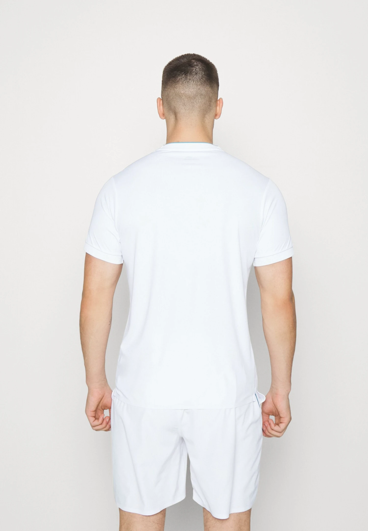 TournelleT-Shirt SportWhite Uomo Abbigliamento EL942D04V-A11 Ellesse TournelleT-Shirt SportWhite Uomo Abbigliamento EL942D04V-A11 -Ellesse 2df4150af99f49ba807e782a19774577 scaled