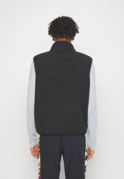 Ellesse Oziola GiletSmanicatoBlack Uomo Abbigliamento EL942F03S-Q11 4 Ellesse Oziola GiletSmanicatoBlack Uomo Abbigliamento EL942F03S-Q11 -Ellesse 341966d8289741258b9e766fac76a1d2