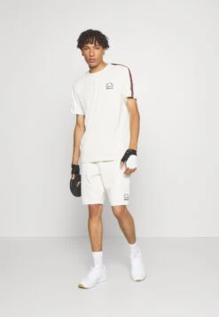 Ellesse Endrizi ShortPantaloncini SportiviOff-White Uomo Bermuda EL942E04V-A11 -Ellesse 3a06f96b8f974902be496a51f8dff0d2