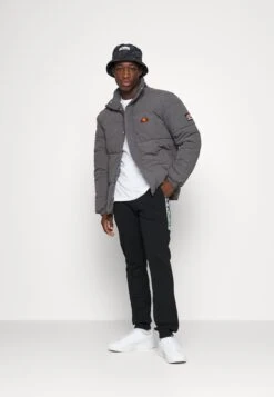 Ellesse Pleiadies Jog PantPantaloni SportiviBlack Uomo Pantaloni EL922E030-Q11 -Ellesse 3ac69cb4366549df9c0a4efe7aa0e254