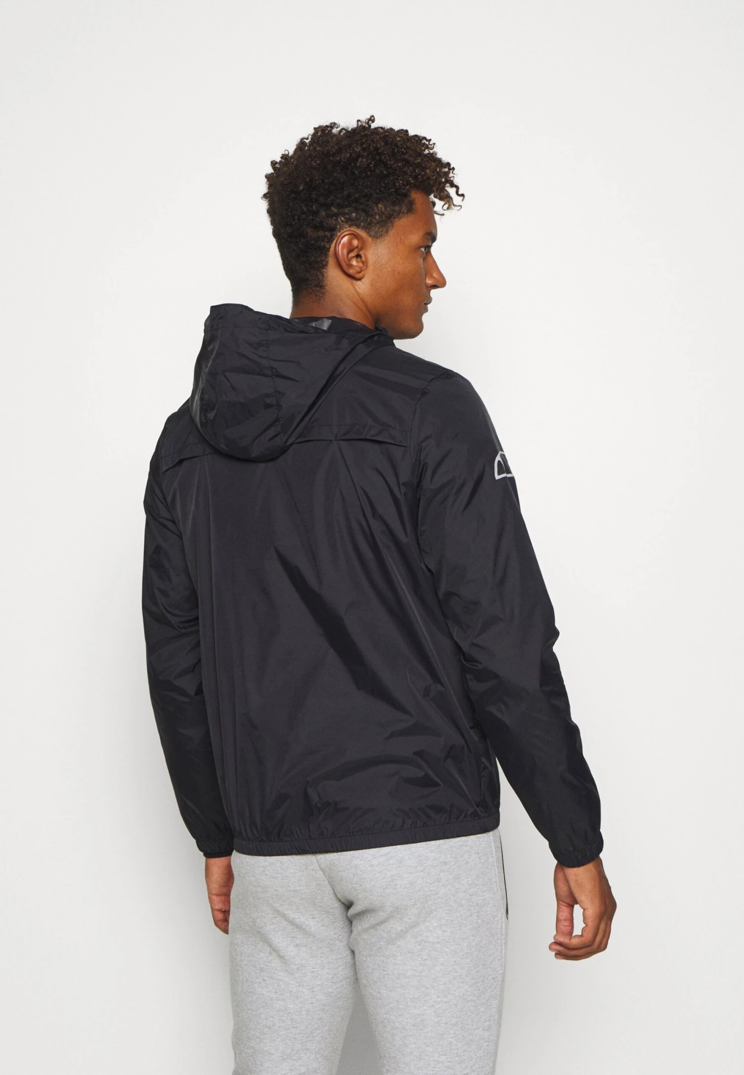 Bertoleti JacketGiacca SportivaBlack Uomo Pantaloni sportivi e joggers EL942F016-Q11 Ellesse Bertoleti JacketGiacca SportivaBlack Uomo Pantaloni Sportivi E Joggers EL942F016-Q11 -Ellesse 41f4fd633995442bb27cddd998605b79 scaled