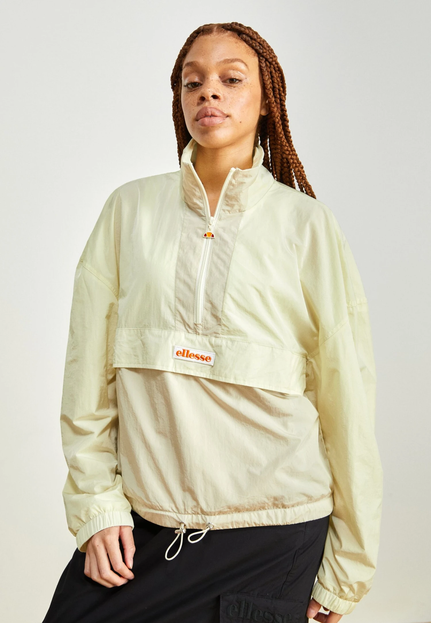 LeraGiacca A VentoOff White Donna Giacche e blazer EL921G03H-A11 Ellesse LeraGiacca A VentoOff White Donna Giacche E Blazer EL921G03H-A11 -Ellesse 4b81e92316be41c3ad3d44ade283eea1 scaled