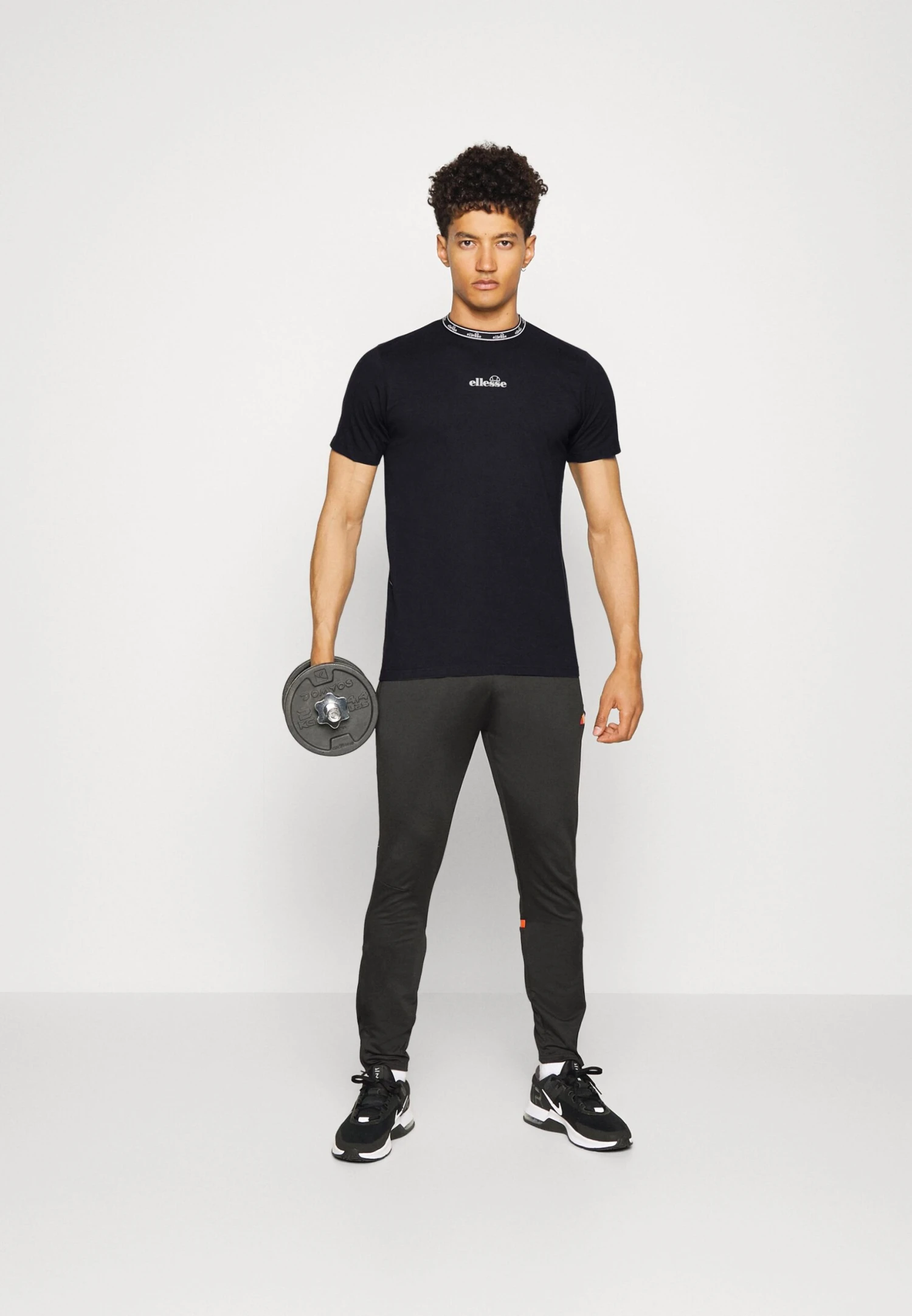 Alona - T-Shirt Con Stampa - Black Ellesse Alona - T-Shirt Con Stampa - Black -Ellesse 4f4498c7cbdc48e7bbc615af3aec2442 scaled