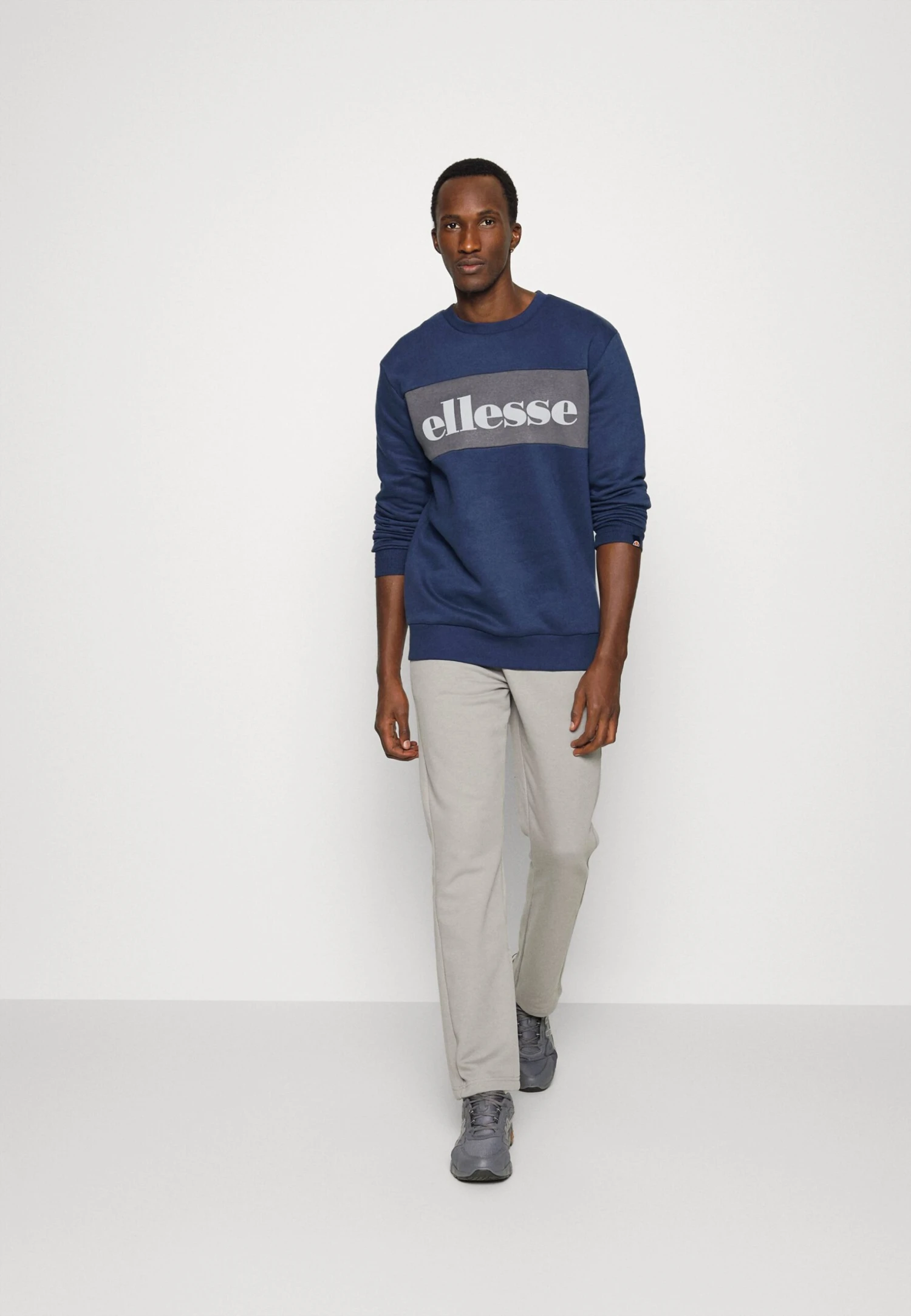 Salia FelpaNavy Uomo Maglieria e Felpe EL942G014-K11 Ellesse Salia FelpaNavy Uomo Maglieria E Felpe EL942G014-K11 -Ellesse 53484016f1314f32ba6cc17638875260 scaled