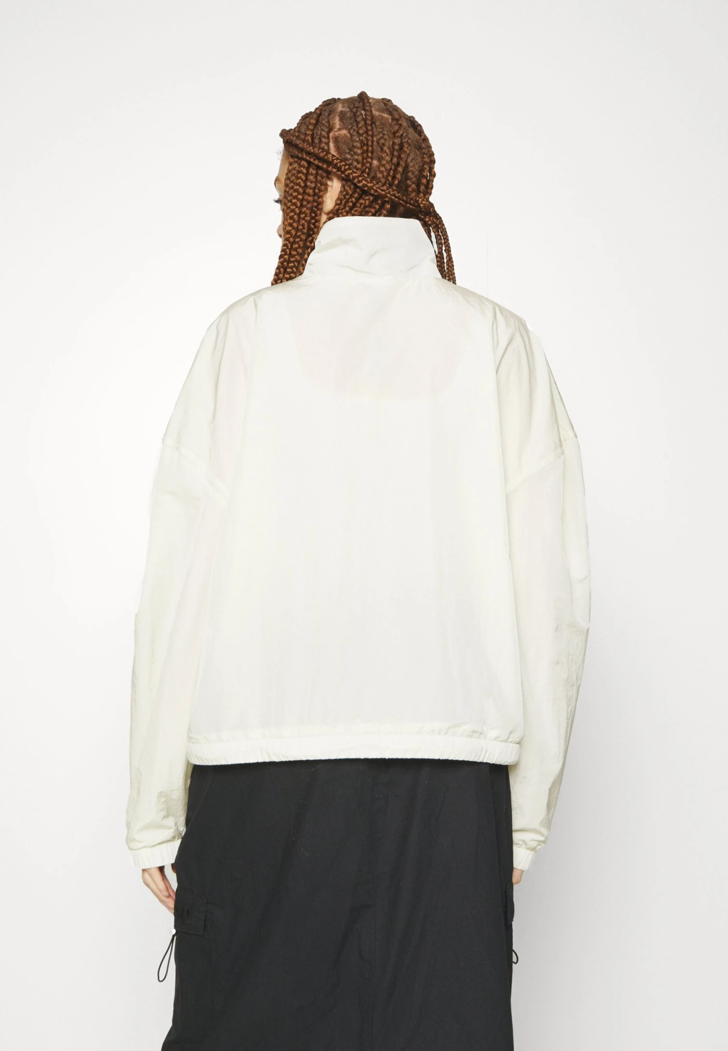 LeraGiacca A VentoOff White Donna Giacche e blazer EL921G03H-A11 Ellesse LeraGiacca A VentoOff White Donna Giacche E Blazer EL921G03H-A11 -Ellesse 5b25efd5d2a247a99ec8400f67f232e6 scaled