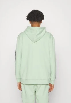 Ellesse Alfonsa HoodyFelpa Con CappuccioGreen Uomo Maglieria E Felpe EL942G03A-M11 4 Ellesse Alfonsa HoodyFelpa Con CappuccioGreen Uomo Maglieria E Felpe EL942G03A-M11 -Ellesse 68d6b07cfb7b4027bb84cafea3c732f9