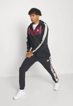 Ellesse Timota HoodieFelpa Con ZipBurgundy Uomo Abbigliamento EL942G036-G11 6 Ellesse Timota HoodieFelpa Con ZipBurgundy Uomo Abbigliamento EL942G036-G11 -Ellesse 6ab9023ee61b4986ab7754c08c69b011