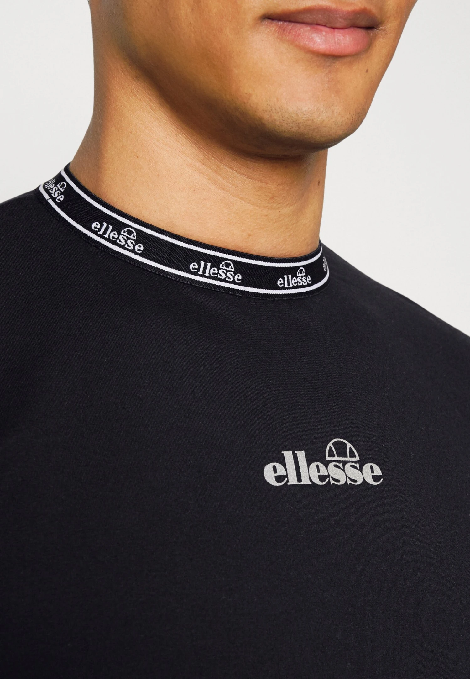 Alona - T-Shirt Con Stampa - Black Ellesse Alona - T-Shirt Con Stampa - Black -Ellesse 72530b78b6d2435ea6ca7e78ee8ceda0 scaled