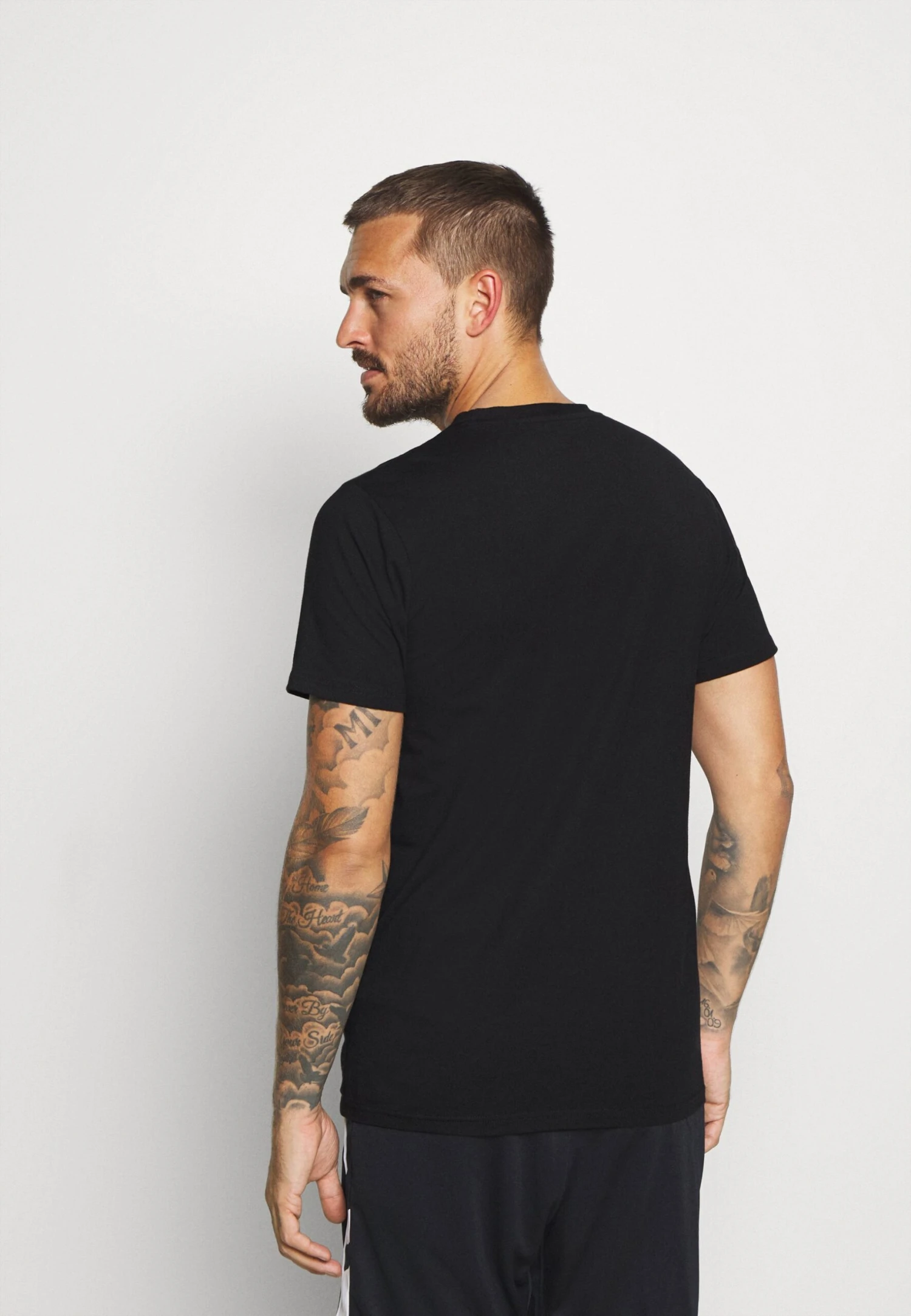 Cella T-Shirt Con StampaBlack Uomo T-shirt e polo EL942D026-Q11 Ellesse Cella T-Shirt Con StampaBlack Uomo T-shirt E Polo EL942D026-Q11 -Ellesse 76eb879e8d7e4972b4e3d39b9a5483e2 scaled