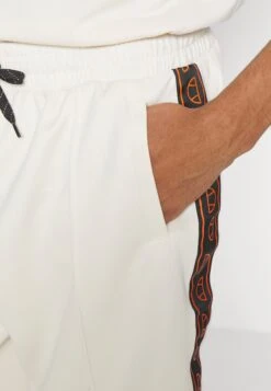 Ellesse Endrizi ShortPantaloncini SportiviOff-White Uomo Bermuda EL942E04V-A11 -Ellesse 7a5fefa30fd943b78e2b9d78e2e4ebf5