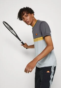 Ellesse Vernon TeeT-Shirt Con StampaLight Grey Uomo Abbigliamento EL942D04W-C11 6 Ellesse Vernon TeeT-Shirt Con StampaLight Grey Uomo Abbigliamento EL942D04W-C11 -Ellesse 7e0ec3c664cc4432b8347293e67fca04