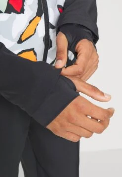 Ellesse Reginas TrackGiacca SportivaMulti-Coloured/White Uomo Pantaloni Sportivi E Joggers EL942G034-T11 9 Ellesse Reginas TrackGiacca SportivaMulti-Coloured/White Uomo Pantaloni Sportivi E Joggers EL942G034-T11 -Ellesse 80eb9927b7784a2e887360d3d6841271