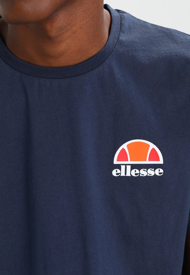 CanalettoT-Shirt Con StampaDress Blues Uomo T-shirt e polo EL922O01S-K11 Ellesse CanalettoT-Shirt Con StampaDress Blues Uomo T-shirt E Polo EL922O01S-K11 -Ellesse 81e423a71b174b89a1f9ae4de7505cc5