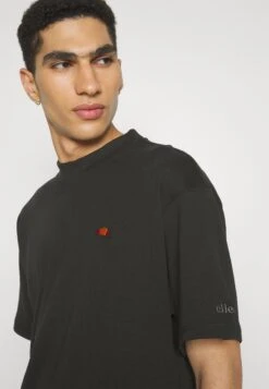 Ellesse Balatro T-Shirt BasicBlack Uomo Abbigliamento EL922O0HZ-Q11 -Ellesse 83b379f37c6748868e442165368063c8