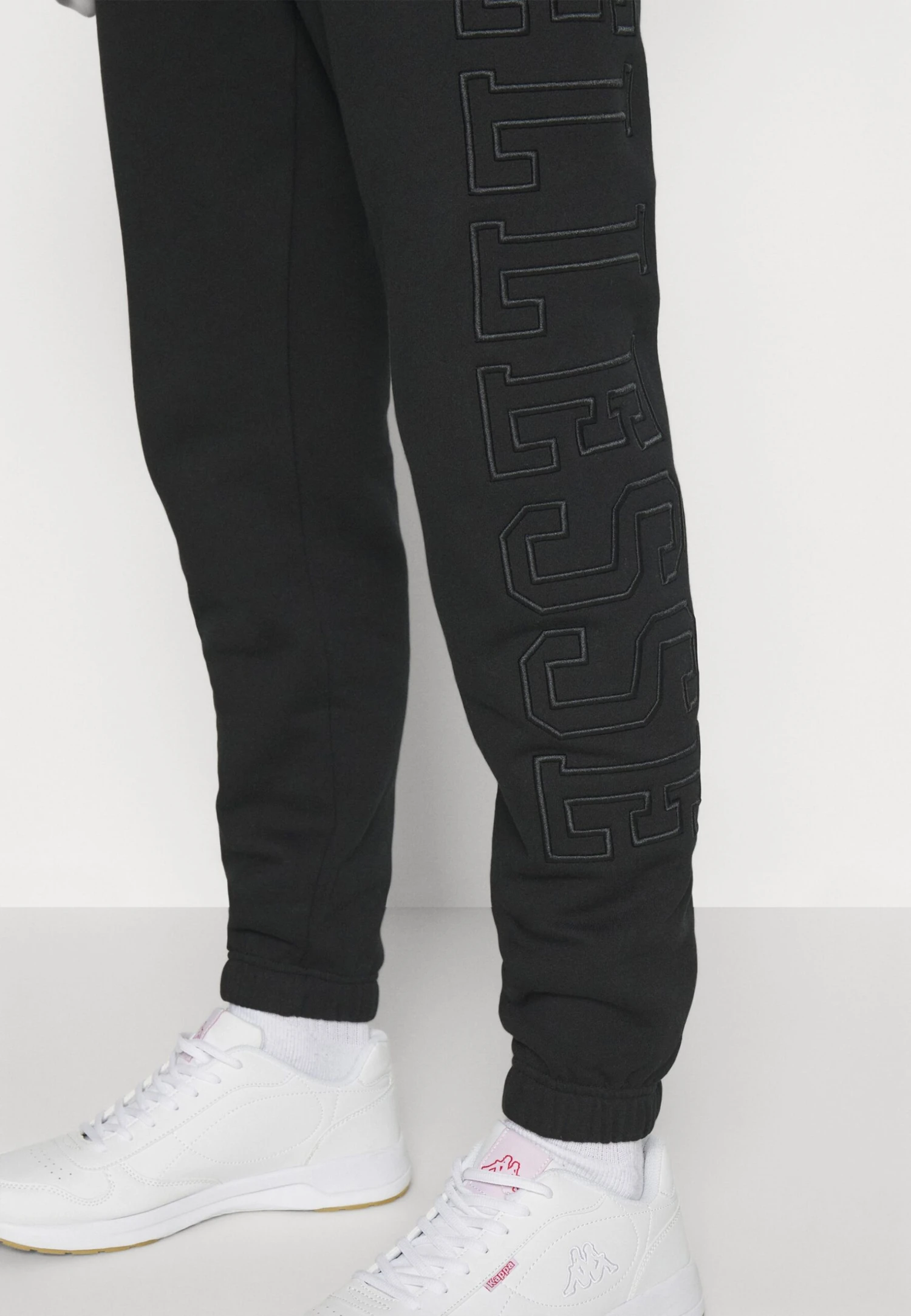 Tracca PantPantaloni SportiviBlack Uomo Abbigliamento EL942E04P-Q11 Ellesse Tracca PantPantaloni SportiviBlack Uomo Abbigliamento EL942E04P-Q11 -Ellesse 8499203a5c0540a3887c4e61fc6b2eb7 scaled