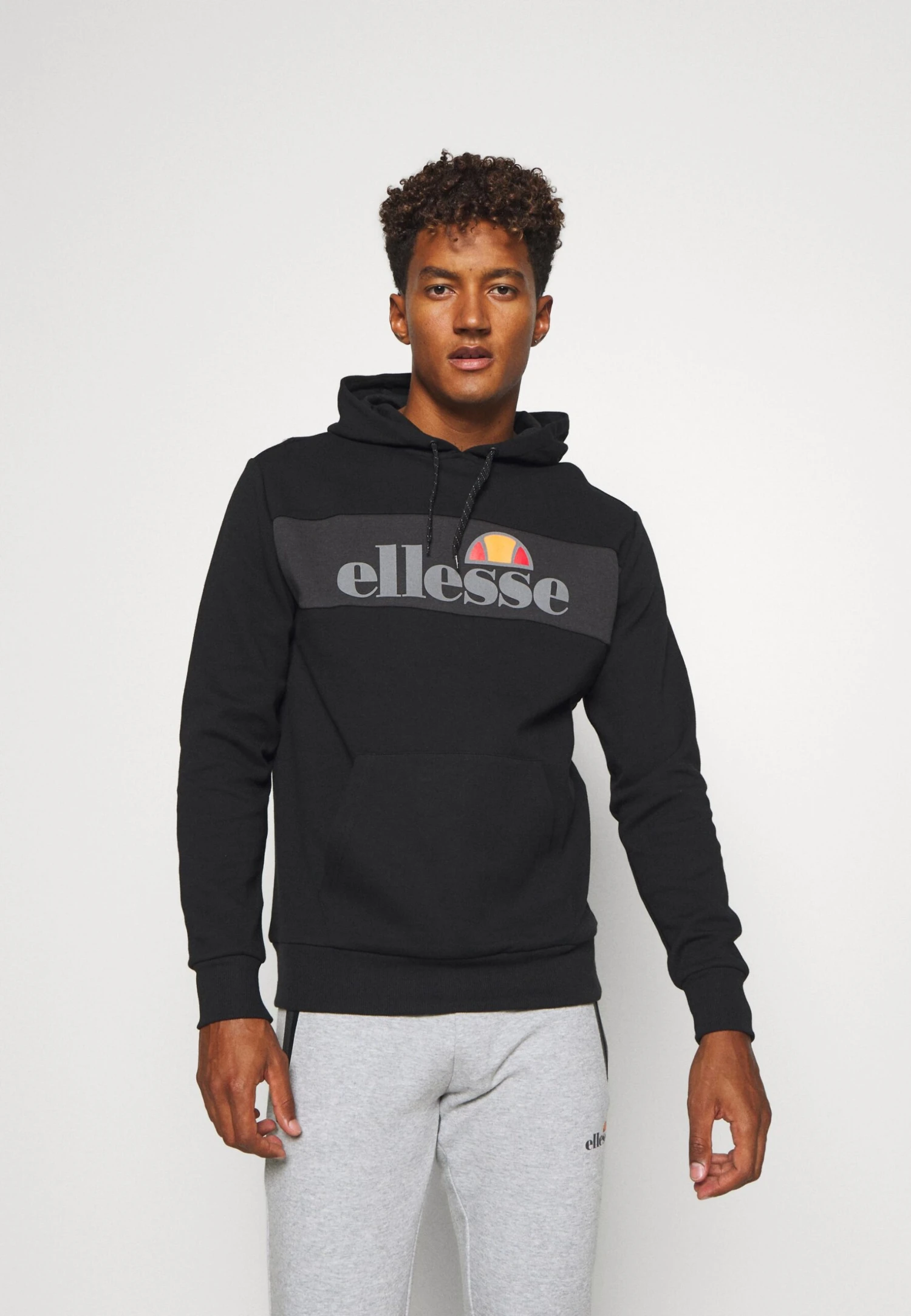 CaslinoFelpa Con CappuccioBlack Uomo Maglieria e Felpe EL942G00O-Q11 Ellesse CaslinoFelpa Con CappuccioBlack Uomo Maglieria E Felpe EL942G00O-Q11 -Ellesse 8559eaac30da403c80a48a6c0d885aa9 scaled