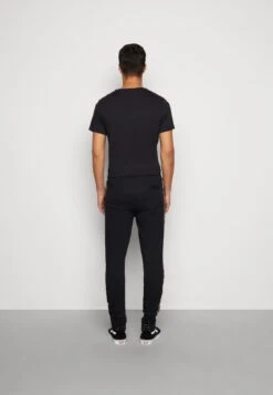 Ellesse Jettan Jog PantPantaloni SportiviBlack Uomo Abbigliamento EL922E04L-Q11 4 Ellesse Jettan Jog PantPantaloni SportiviBlack Uomo Abbigliamento EL922E04L-Q11 -Ellesse 872dd67bccf4489694b986b0630ce40e