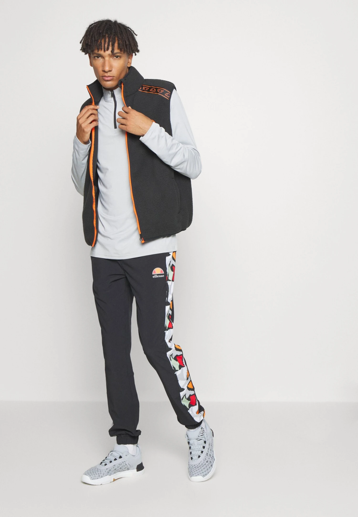 Oziola GiletSmanicatoBlack Uomo Abbigliamento EL942F03S-Q11 Ellesse Oziola GiletSmanicatoBlack Uomo Abbigliamento EL942F03S-Q11 -Ellesse 8a57a3952ee5456db5a3915f8dd82134 scaled