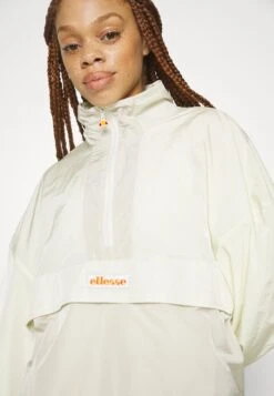 Ellesse LeraGiacca A VentoOff White Donna Giacche E Blazer EL921G03H-A11 7 Ellesse LeraGiacca A VentoOff White Donna Giacche E Blazer EL921G03H-A11 -Ellesse 8ac64e4ac2aa4aa78c28c683f4bc07f1