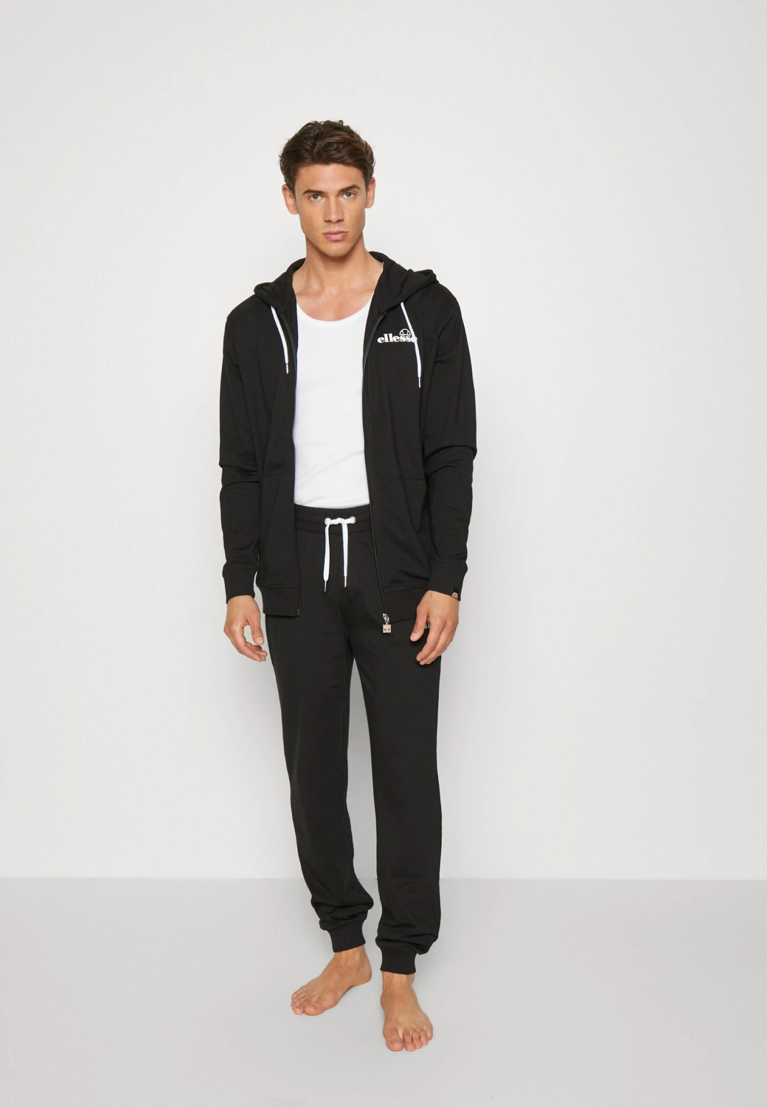 BeviloPigiamaBlack Uomo Per la notte EL982M00I-Q11 Ellesse BeviloPigiamaBlack Uomo Per La Notte EL982M00I-Q11 -Ellesse 8b873ded8f16487abfa8567aa3bca8d3 scaled