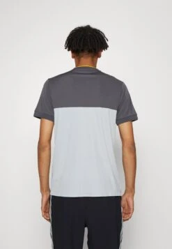 Ellesse Vernon TeeT-Shirt Con StampaLight Grey Uomo Abbigliamento EL942D04W-C11 4 Ellesse Vernon TeeT-Shirt Con StampaLight Grey Uomo Abbigliamento EL942D04W-C11 -Ellesse 90e0dc9bff58444cb7851bb7edcaef1b