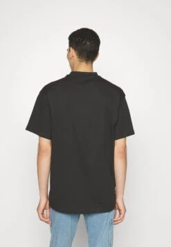 Ellesse Vought TeeT-Shirt Con StampaBlack Uomo T-shirt E Polo EL922O0I3-Q11 5 Ellesse Vought TeeT-Shirt Con StampaBlack Uomo T-shirt E Polo EL922O0I3-Q11 -Ellesse 9967490f77eb40359e542660eadfb6b4