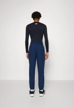 Ellesse Esecuzione Track PantPantaloni SportiviDark Blue Uomo Abbigliamento EL942E04I-K11 4 Ellesse Esecuzione Track PantPantaloni SportiviDark Blue Uomo Abbigliamento EL942E04I-K11 -Ellesse 99a478be9c374c8f8c906627e074cd5d