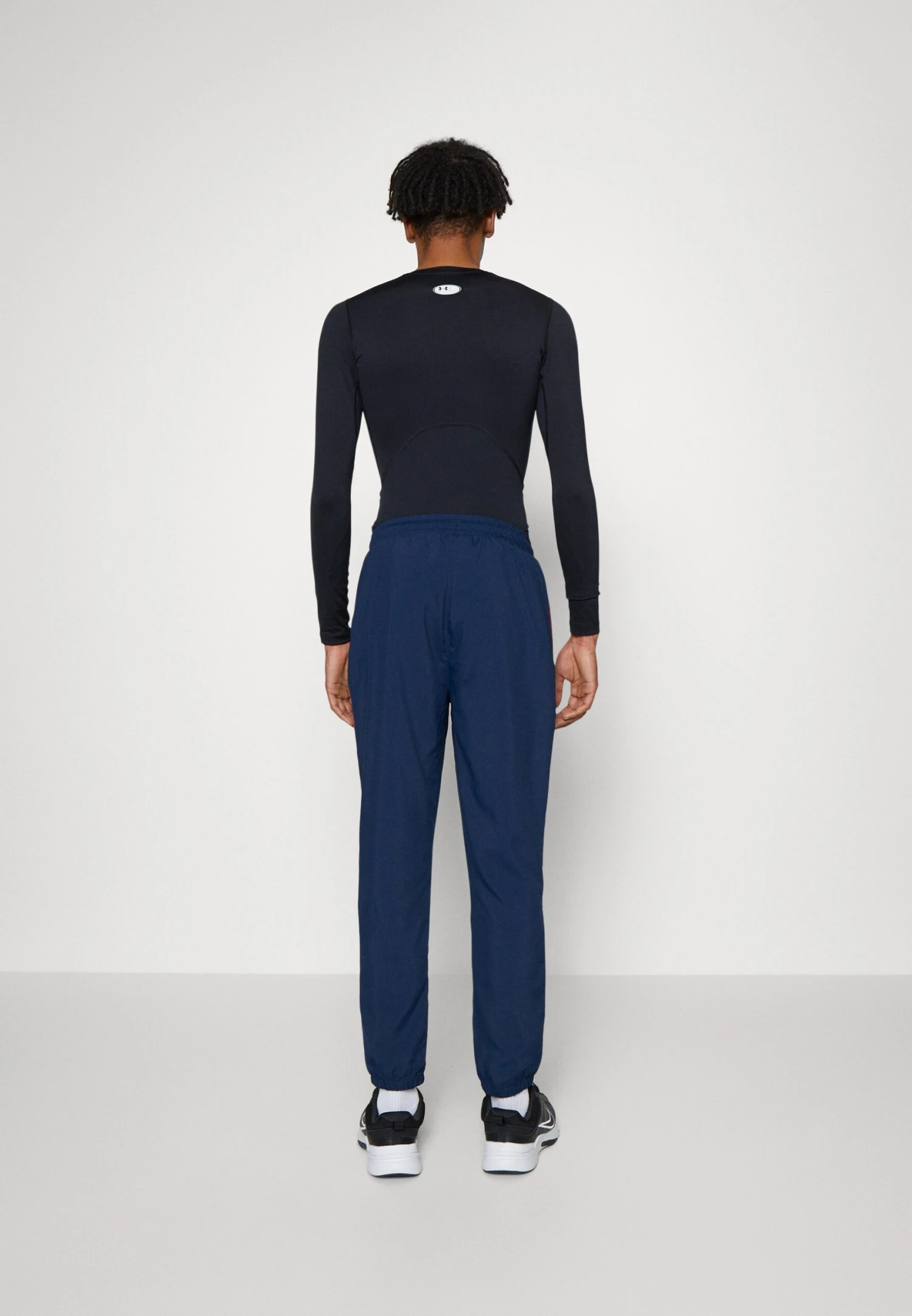 Esecuzione Track PantPantaloni SportiviDark Blue Uomo Abbigliamento EL942E04I-K11 Ellesse Esecuzione Track PantPantaloni SportiviDark Blue Uomo Abbigliamento EL942E04I-K11 -Ellesse 99a478be9c374c8f8c906627e074cd5d scaled