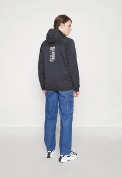 Ellesse BifinoGiacca LeggeraBlack Uomo Giacche EL922E04J-Q11 -Ellesse 9ccd209bc5354d438e524360c4f1856b