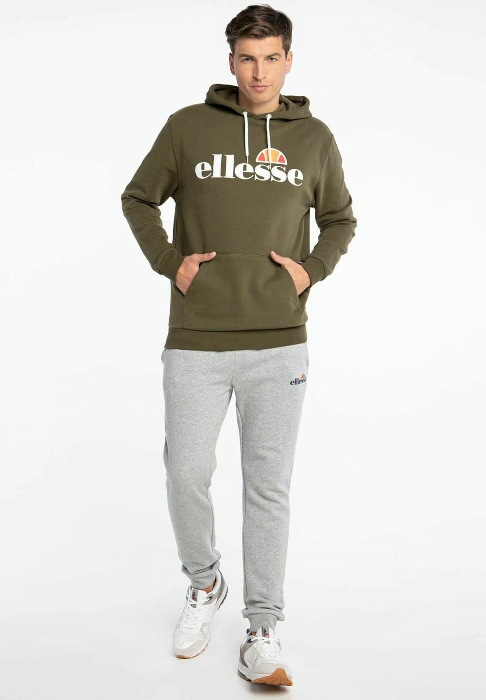 Granite Pantaloni SportiviGrey Uomo Pantaloni sportivi e joggers EL922E048-C11 Ellesse Granite Pantaloni SportiviGrey Uomo Pantaloni Sportivi E Joggers EL922E048-C11 -Ellesse a05241d8c52e48beb4f8515e1805206d