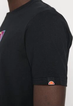 Ellesse Zehnelo - T-Shirt Con Stampa - Black -Ellesse a5413ec1dca945ae882378365c53ba4a