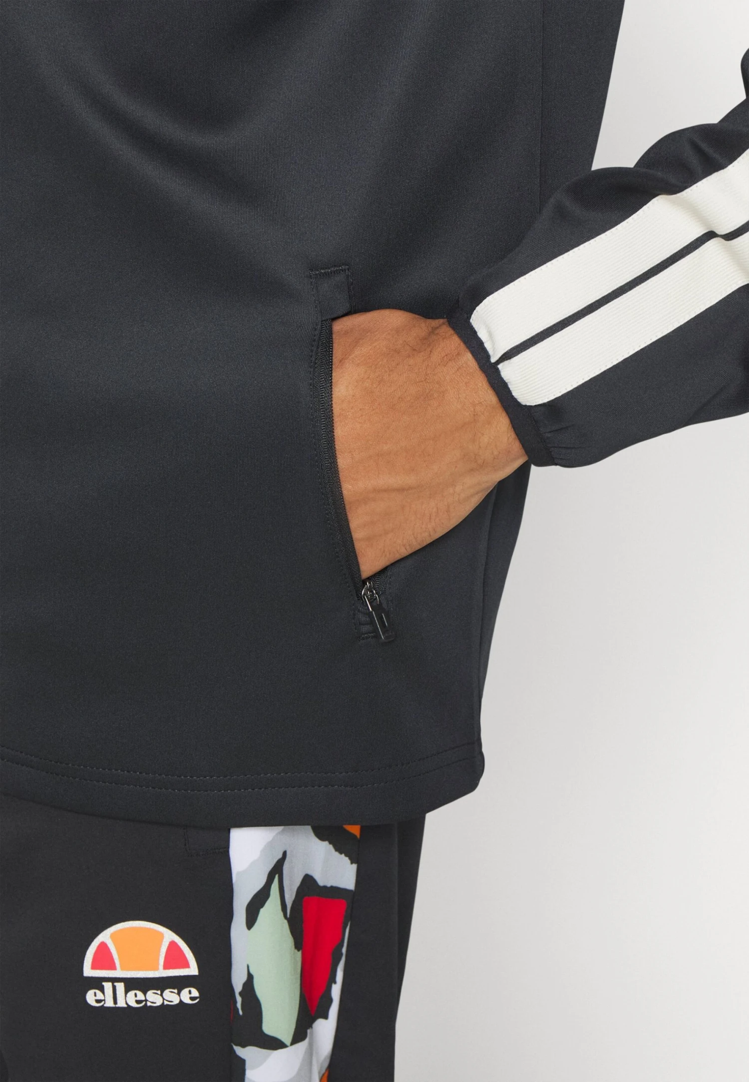 Timota HoodieFelpa Con ZipBurgundy Uomo Abbigliamento EL942G036-G11 Ellesse Timota HoodieFelpa Con ZipBurgundy Uomo Abbigliamento EL942G036-G11 -Ellesse a6ee691e63ce49d8b96a2d07f8964ccf scaled