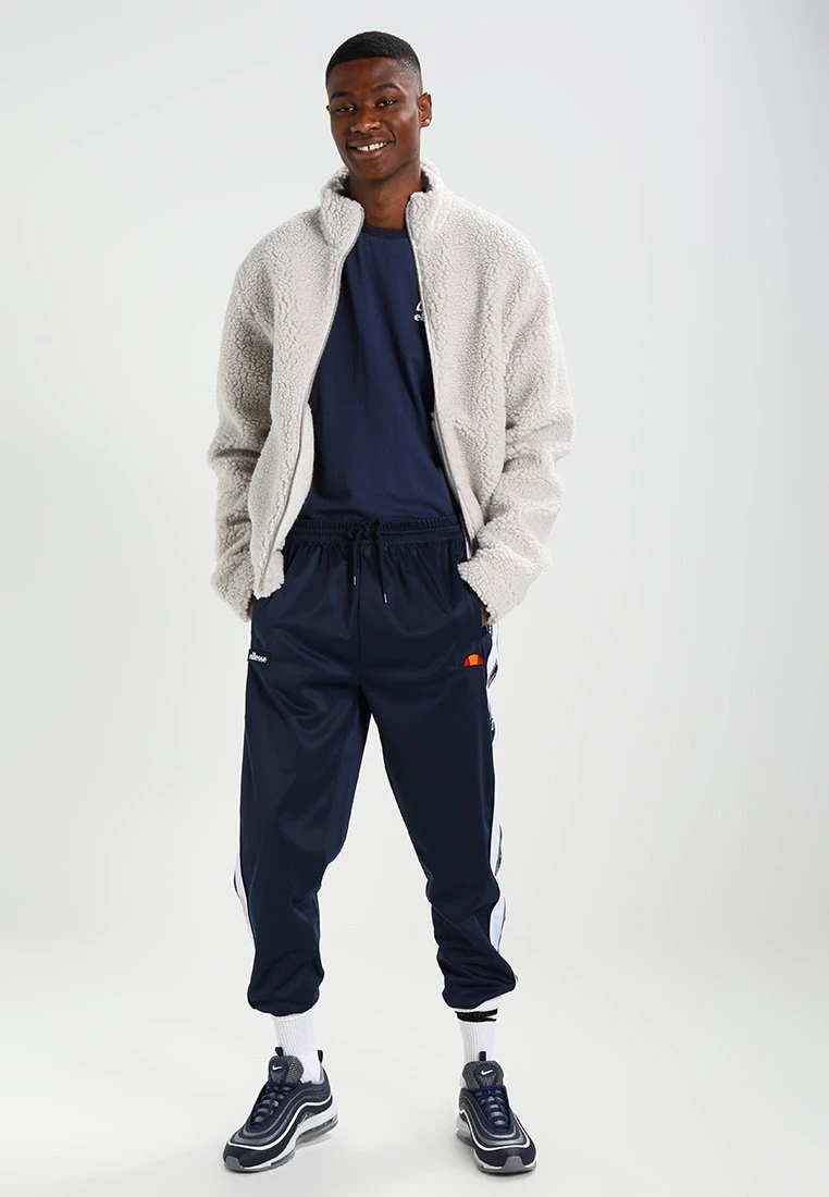 CanalettoT-Shirt Con StampaDress Blues Uomo T-shirt e polo EL922O01S-K11 Ellesse CanalettoT-Shirt Con StampaDress Blues Uomo T-shirt E Polo EL922O01S-K11 -Ellesse a7e5306834e44ea9966e864a2f1e1447