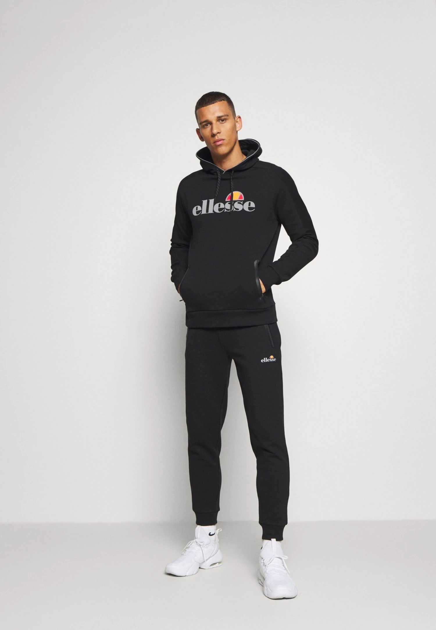 Ducenta HoodyFelpa Con CappuccioBlack Uomo Abbigliamento EL942G00J-Q11 Ellesse Ducenta HoodyFelpa Con CappuccioBlack Uomo Abbigliamento EL942G00J-Q11 -Ellesse a918865ca4724b47908b585894ae0c71 scaled