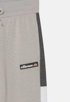 Ellesse QuatroPantaloni SportiviLight Grey Bambini Pantaloni EL924B00S-C11 4 Ellesse QuatroPantaloni SportiviLight Grey Bambini Pantaloni EL924B00S-C11 -Ellesse aae90650b79b4f51a97f8b4fb681612b