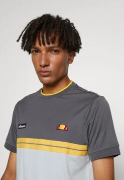 Ellesse Vernon TeeT-Shirt Con StampaLight Grey Uomo Abbigliamento EL942D04W-C11 5 Ellesse Vernon TeeT-Shirt Con StampaLight Grey Uomo Abbigliamento EL942D04W-C11 -Ellesse b1f20ecc85474bbdabac76086e9fdcb9