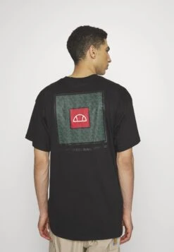 Ellesse Portier TeeT-Shirt Con StampaBlack Uomo T-shirt E Polo EL922O0I2-Q11 5 Ellesse Portier TeeT-Shirt Con StampaBlack Uomo T-shirt E Polo EL922O0I2-Q11 -Ellesse b4725ee2649645b89fdee416efba0a42