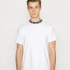 Ellesse AlonaT-Shirt Con StampaWhite Uomo Abbigliamento EL942D03T-A11 1 Ellesse AlonaT-Shirt Con StampaWhite Uomo Abbigliamento EL942D03T-A11 -Ellesse b57458e5ac964d95a0371aff971bcac0