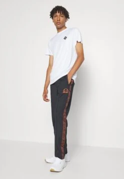 Ellesse Rizzi Track PantPantaloni SportiviBlack Uomo Pantaloni EL942E04L-Q11 -Ellesse c75a4958d6004128a04f8a3b19592f8d