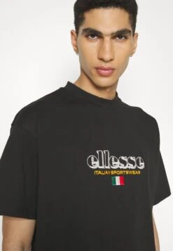 Ellesse Vought TeeT-Shirt Con StampaBlack Uomo T-shirt E Polo EL922O0I3-Q11 8 Ellesse Vought TeeT-Shirt Con StampaBlack Uomo T-shirt E Polo EL922O0I3-Q11 -Ellesse c7643534f57845e380c257bcfaa96d1f