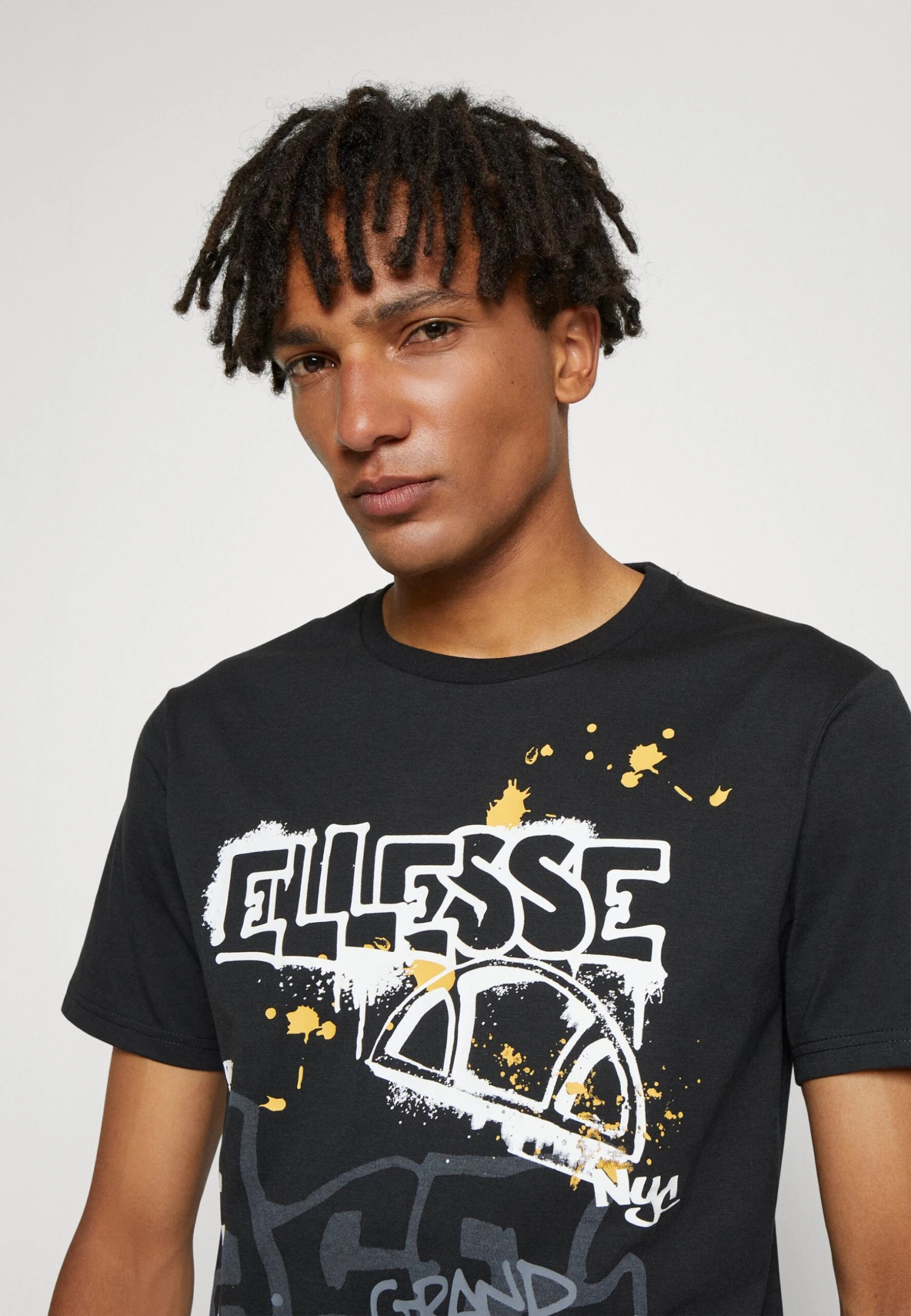 Fifth TeeT-Shirt Con StampaBlack Uomo T-shirt e polo EL942D04X-Q11 Ellesse Fifth TeeT-Shirt Con StampaBlack Uomo T-shirt E Polo EL942D04X-Q11 -Ellesse ca38ecf8be5147e9a7d5a42de561c8f9 scaled